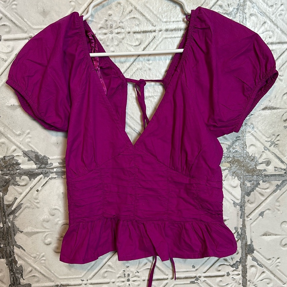 Magenta puff sleeve crop top